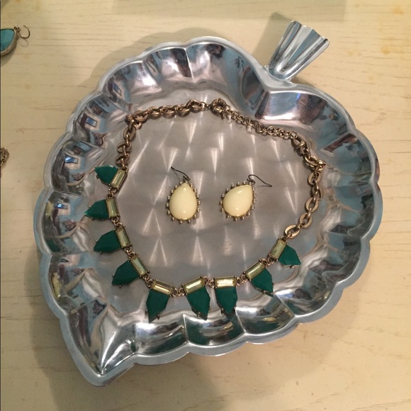 Jewelry - Petite statement piece!